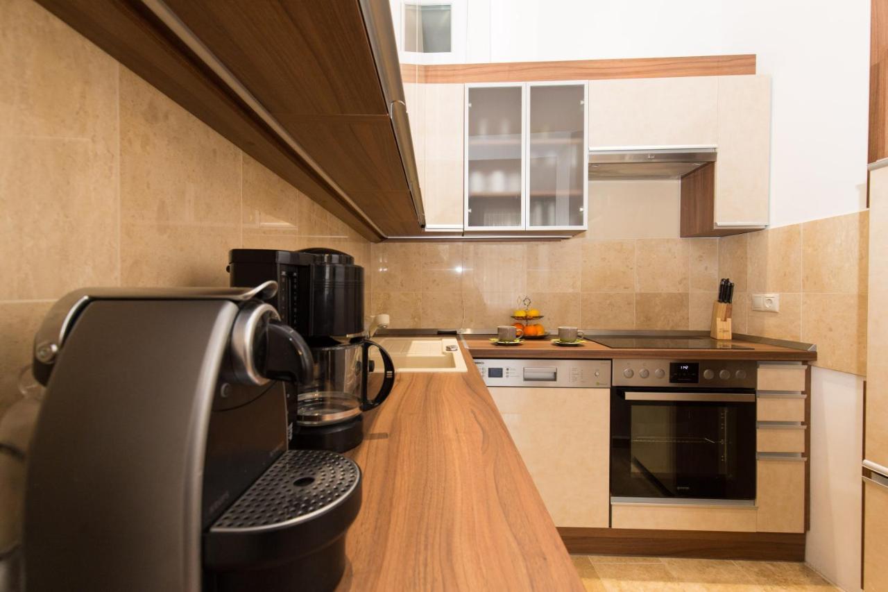 Elegant Apartment With Buda Castle View Boedapest Buitenkant foto