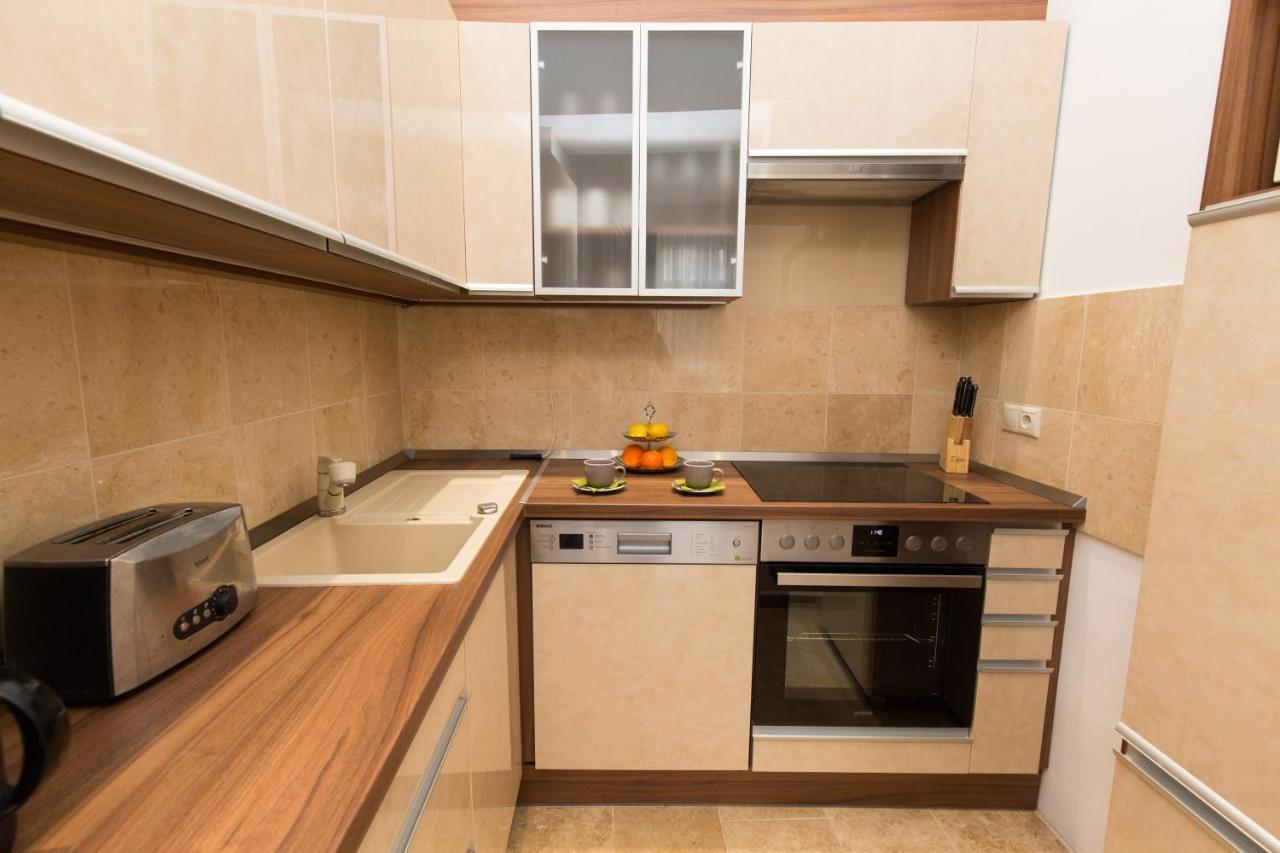 Elegant Apartment With Buda Castle View Boedapest Buitenkant foto