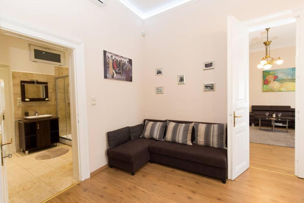 Elegant Apartment With Buda Castle View Boedapest Buitenkant foto