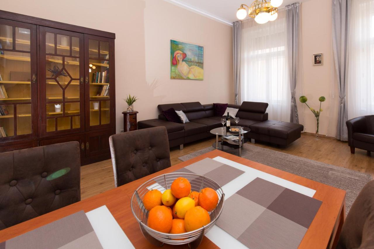 Elegant Apartment With Buda Castle View Boedapest Buitenkant foto