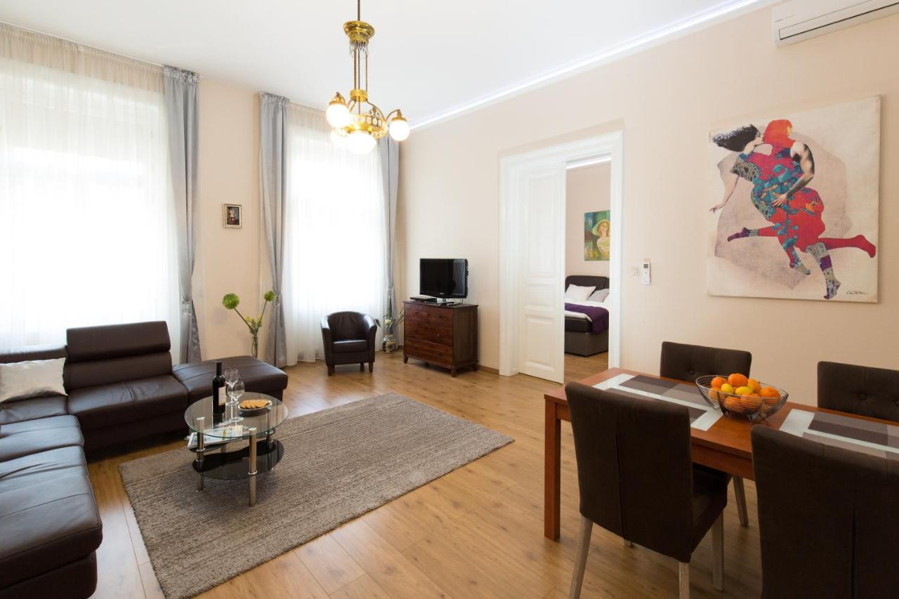 Elegant Apartment With Buda Castle View Boedapest Buitenkant foto