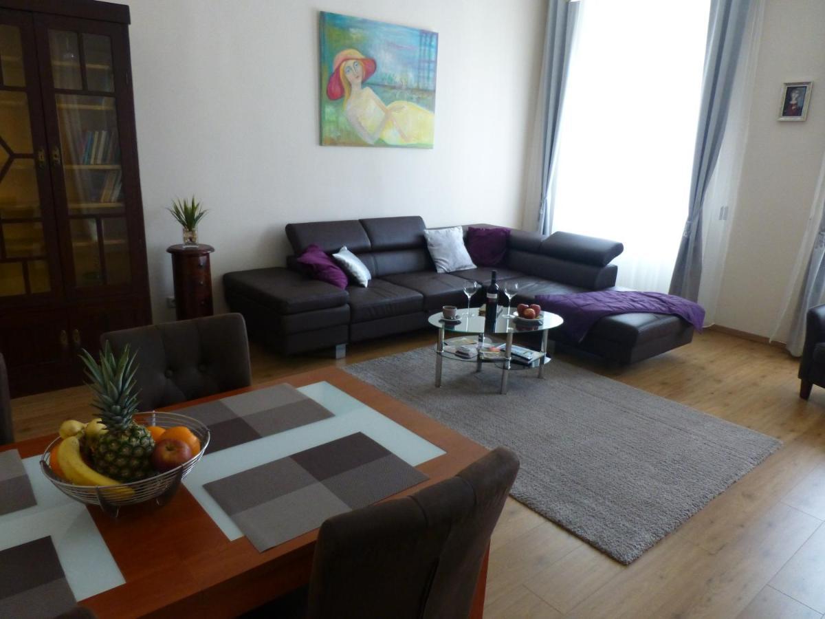 Elegant Apartment With Buda Castle View Boedapest Buitenkant foto